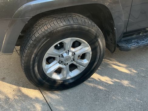 Used 2016 Toyota 4Runner SR5 Premium image 4