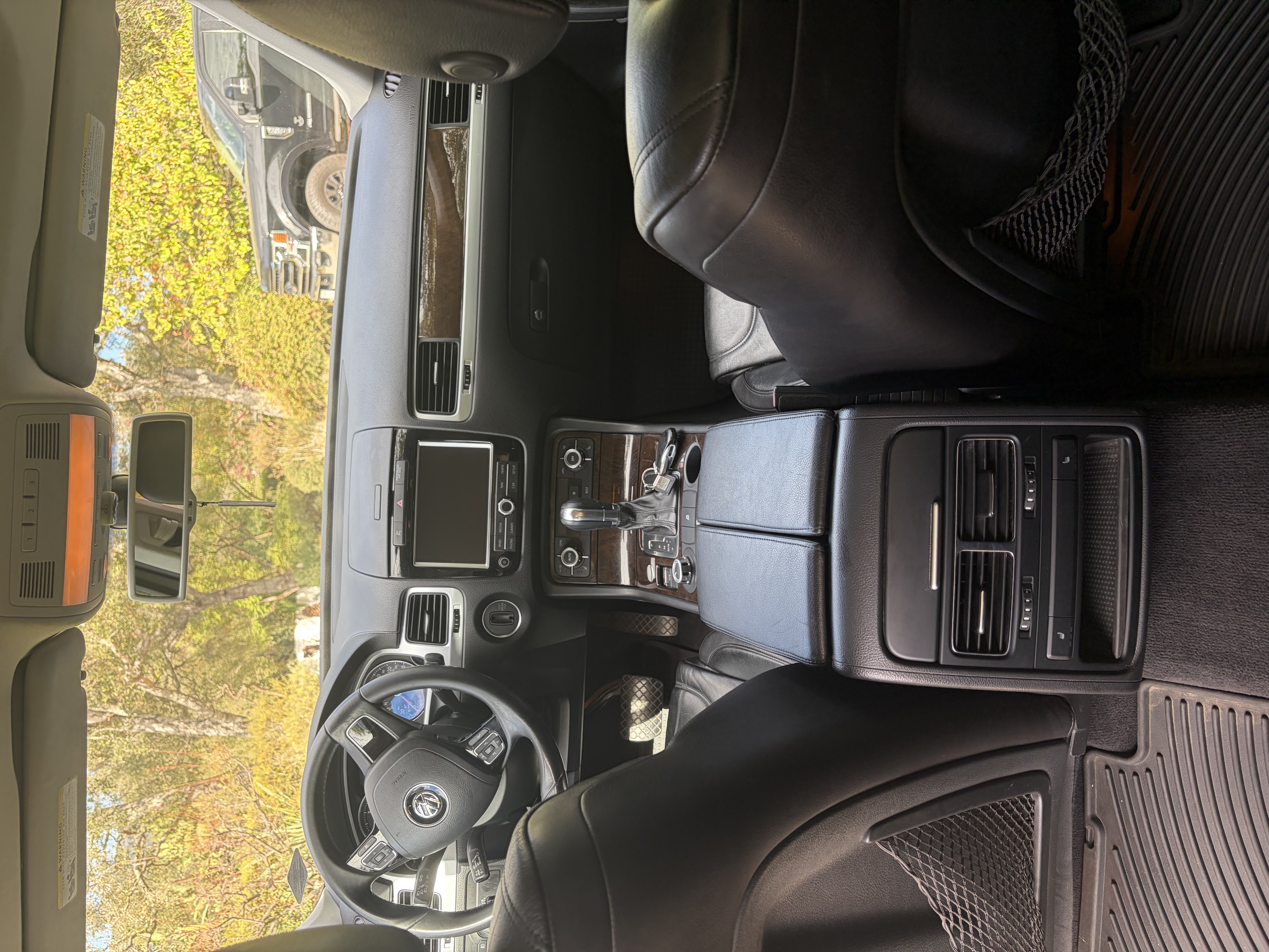 Used 2014 Volkswagen Touareg Executive AWD/4WD image 19