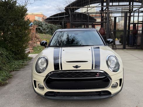 Used 2017 MINI Cooper Clubman S image 2