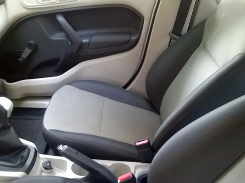 Used 2015 Ford Fiesta SE image 7