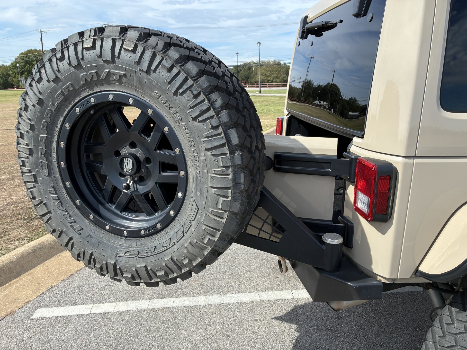 Used 2016 Jeep Wrangler Unlimited Sahara w/ Connectivity Group AWD/4WD image 19