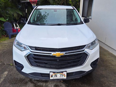 Used 2021 Chevrolet Traverse LS FWD image 1