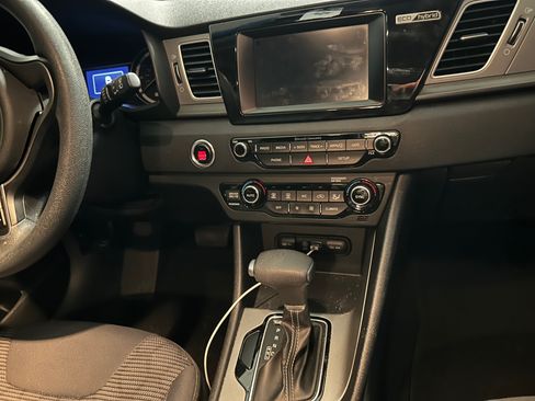 Used 2019 Kia Niro LX image 10