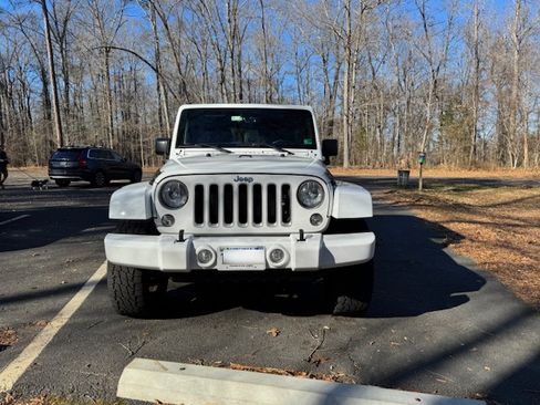 Used 2016 Jeep Wrangler Unlimited Sahara w/ Connectivity Group image 5