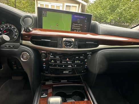 Used 2017 Lexus LX 570 4WD image 17