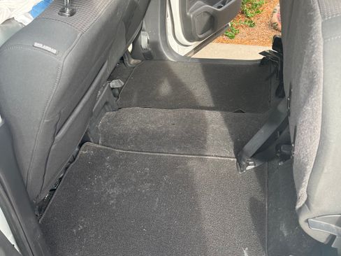 Used 2015 Nissan Titan SV image 21