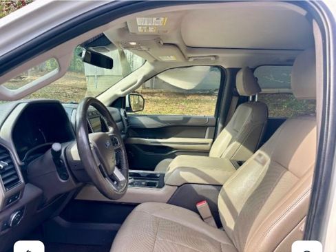 Used 2021 Ford Expedition Max XLT image 3