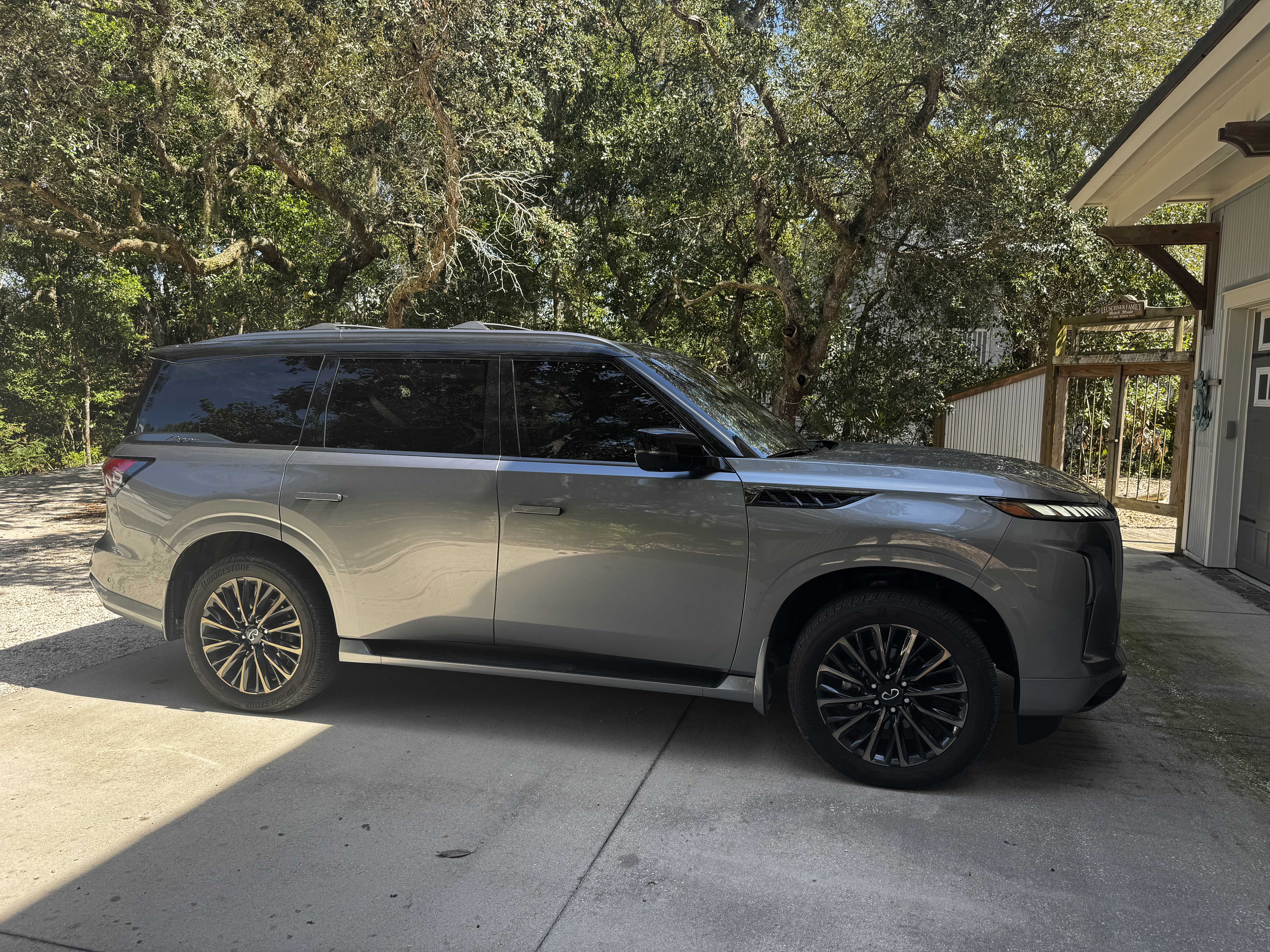Used 2025 INFINITI QX80 Autograph w/ Autograph Exterior Package AWD/4WD image 1