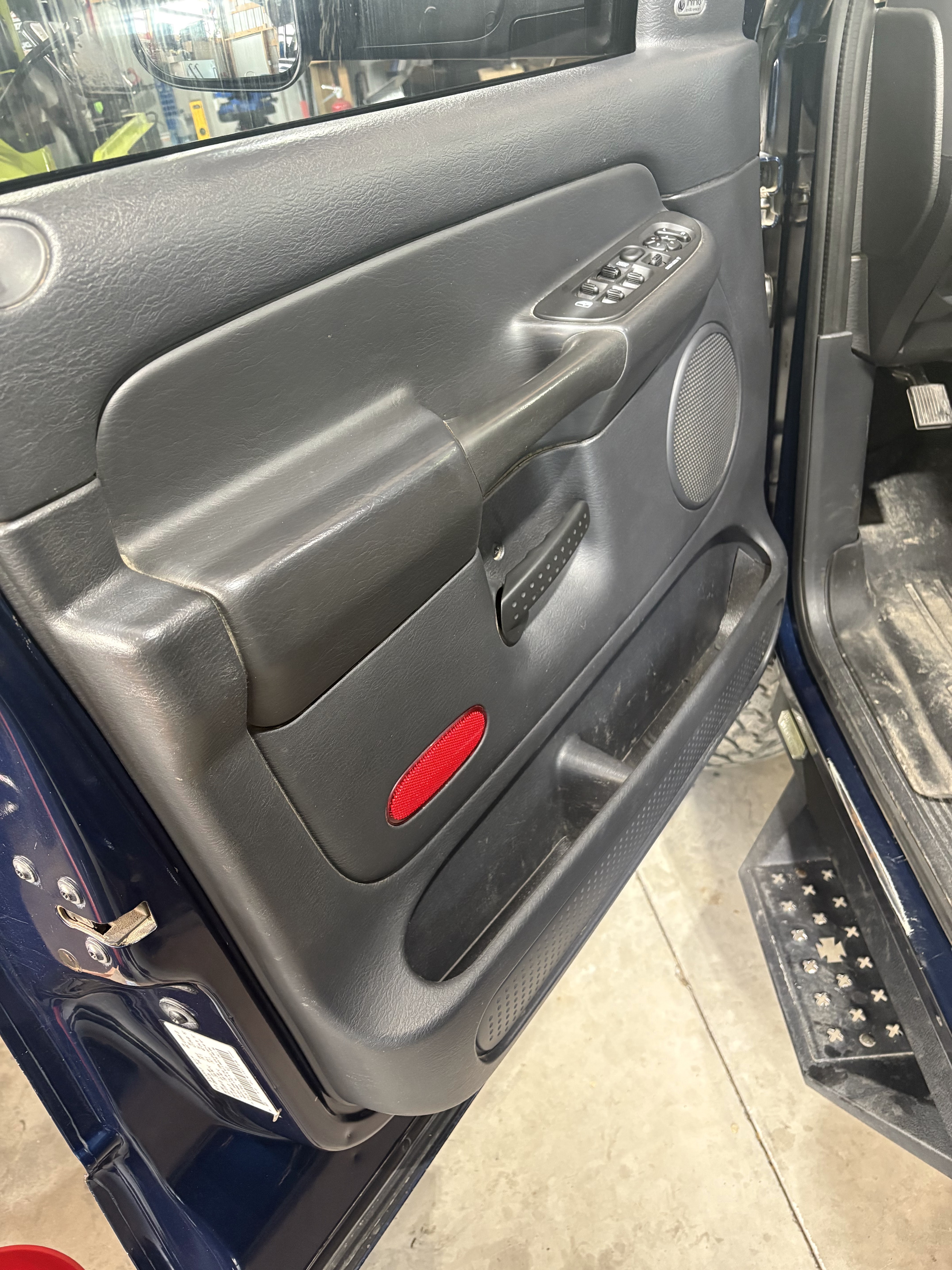 Used 2003 Dodge Ram 2500 Truck SLT AWD/4WD image 14