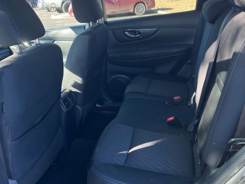 Used 2019 Nissan Rogue SV image 15