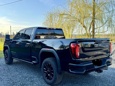 Used 2021 GMC Sierra 2500 Denali w/ Denali Black Diamond Edition image 4