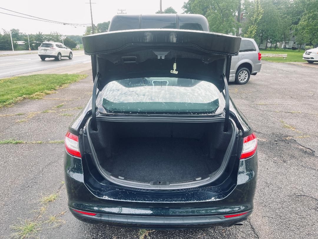 Used 2014 Ford Fusion SE FWD image 12