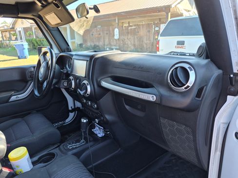 Used 2012 Jeep Wrangler Sahara w/ Connectivity Group image 11