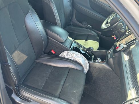 Used 2021 Volvo XC40 P8 Recharge image 6