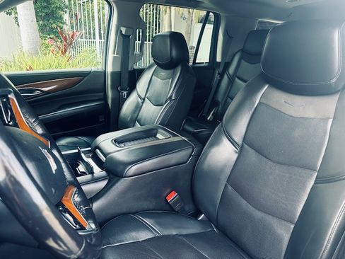 Used 2019 Cadillac Escalade Premium Luxury image 6