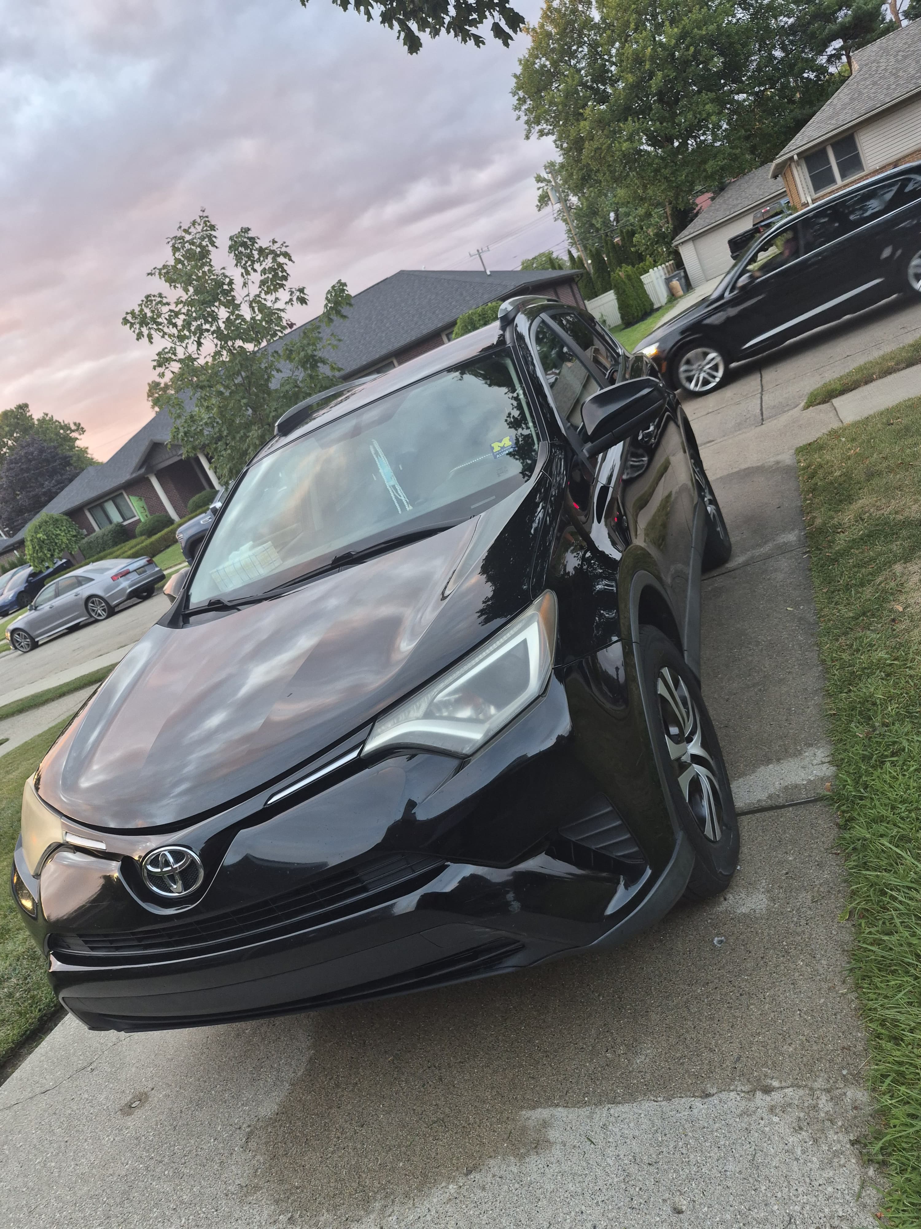 Used 2016 Toyota RAV4 LE AWD/4WD image 5