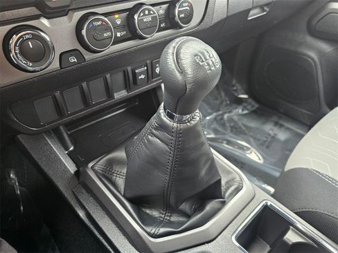 Used 2022 Toyota Tacoma TRD Sport w/ TRD Premium Sport Package image 5