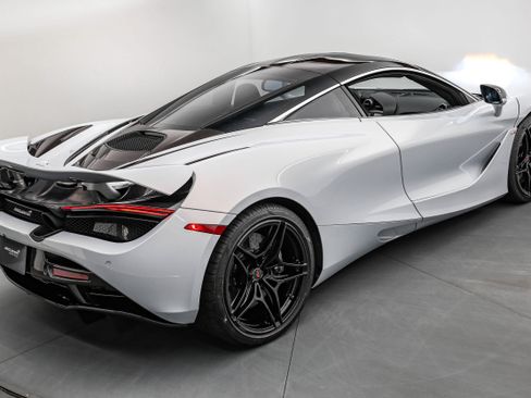 Used 2018 McLaren 720S Luxury RWD image 23
