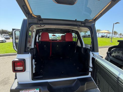 Used 2026 Jeep Wrangler Unlimited Sport AWD/4WD image 4