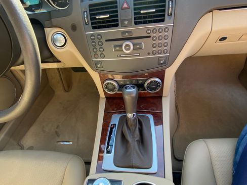 Used 2010 Mercedes-Benz C 300 Sedan image 22