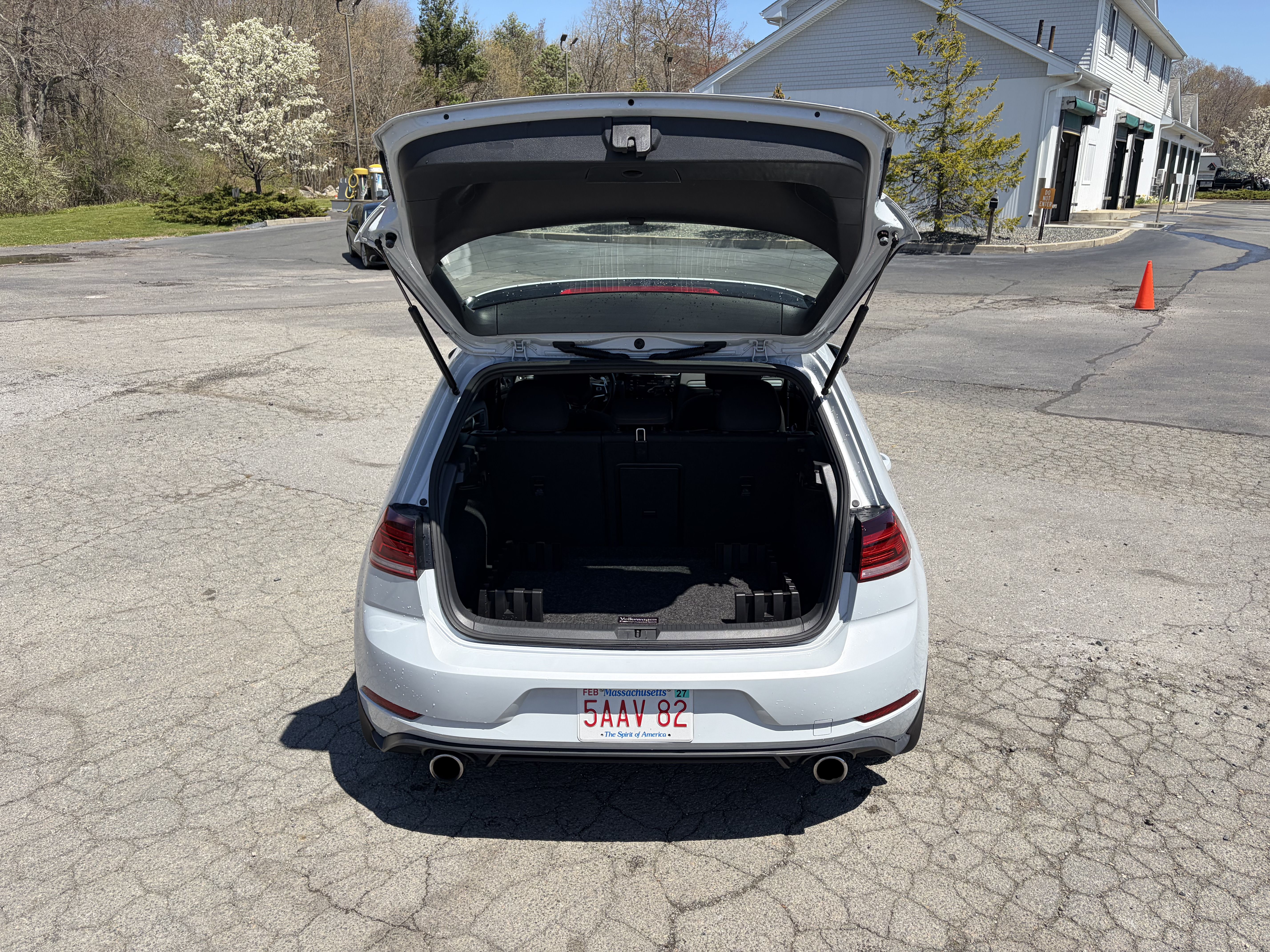 Used 2018 Volkswagen GTI SE FWD image 19