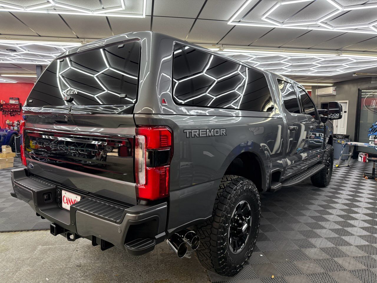 Used 2025 Ford F350 Platinum w/ Tremor Off-Road Package AWD/4WD image 1