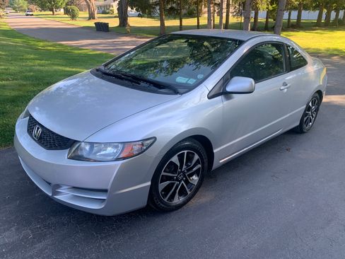 Used 2010 Honda Civic LX image 1
