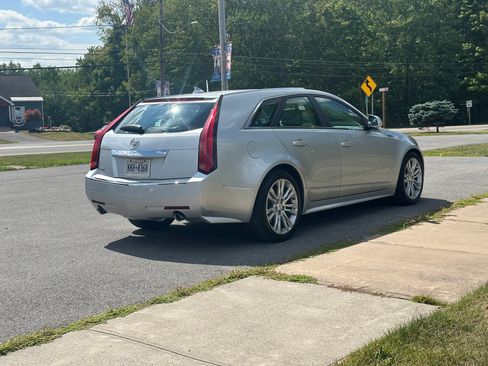 Used 2010 Cadillac CTS Luxury RWD image 5