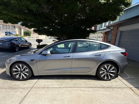 Used 2025 Tesla Model 3 Long Range AWD/4WD image 10
