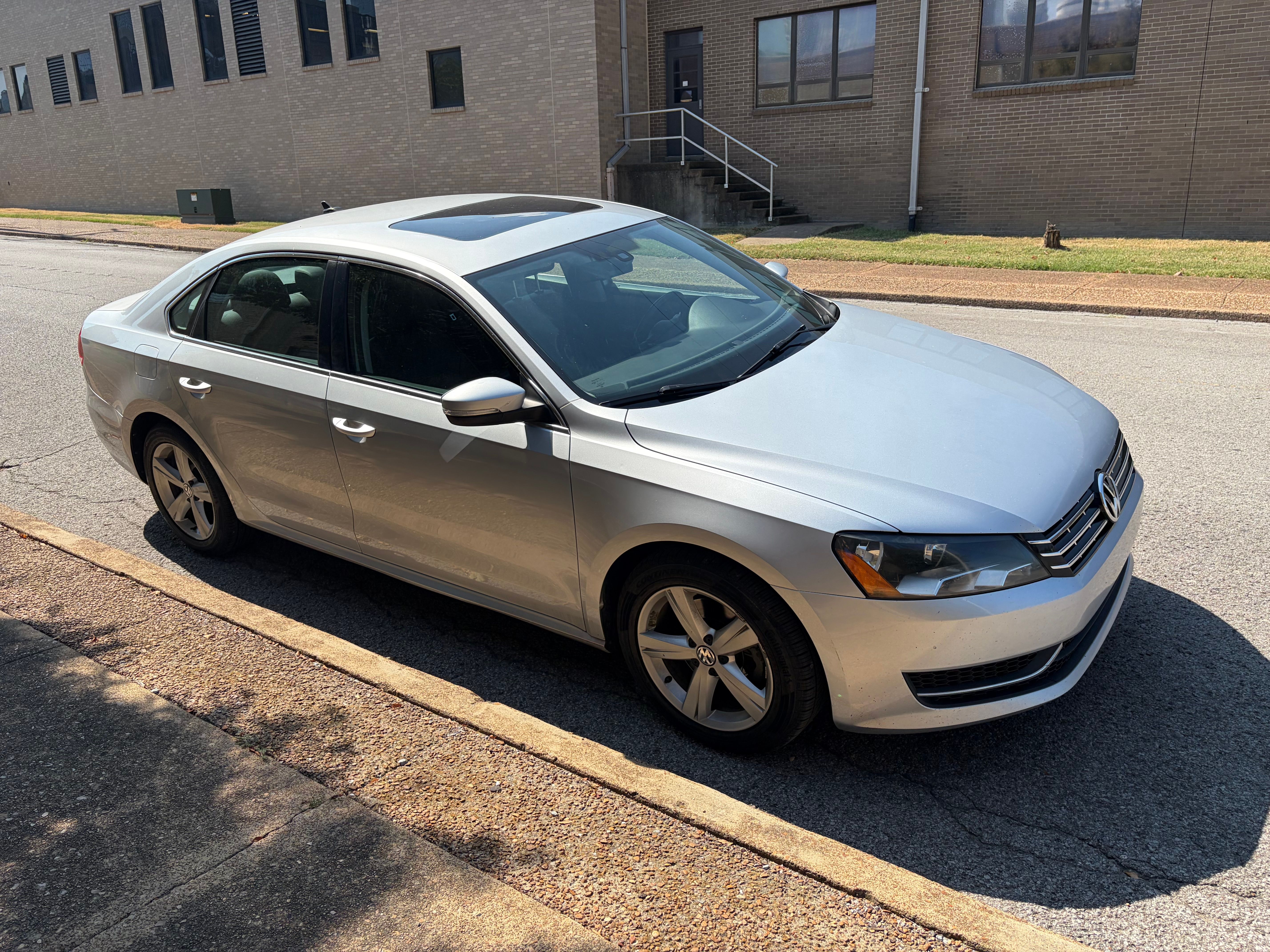 Used 2013 Volkswagen Passat TDI SE FWD image 5