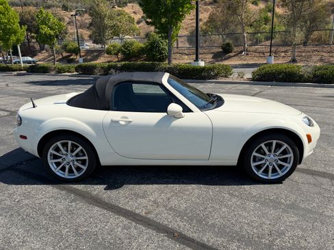 Used 2006 MAZDA MX-5 Miata Sport w/ Suspension Pkg RWD image 2
