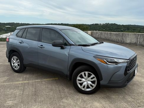 Used 2023 Toyota Corolla Cross L FWD image 2
