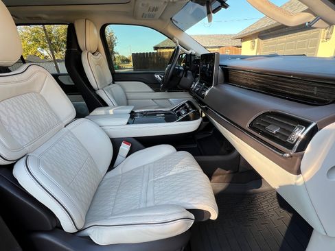 Used 2023 Lincoln Navigator L Black Label image 10