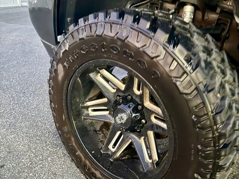 Used 2005 GMC Yukon XL 2500 SLT w/ SLT Preferred Equipment Group image 4