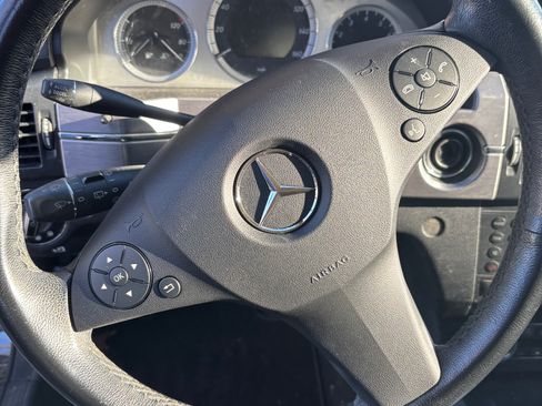 Used 2010 Mercedes-Benz GLK 350 4MATIC image 6