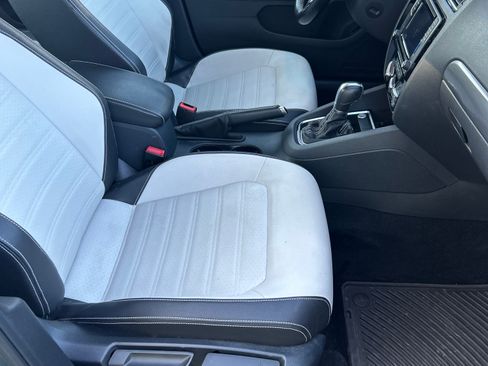 Used 2016 Volkswagen Jetta Sport FWD image 16
