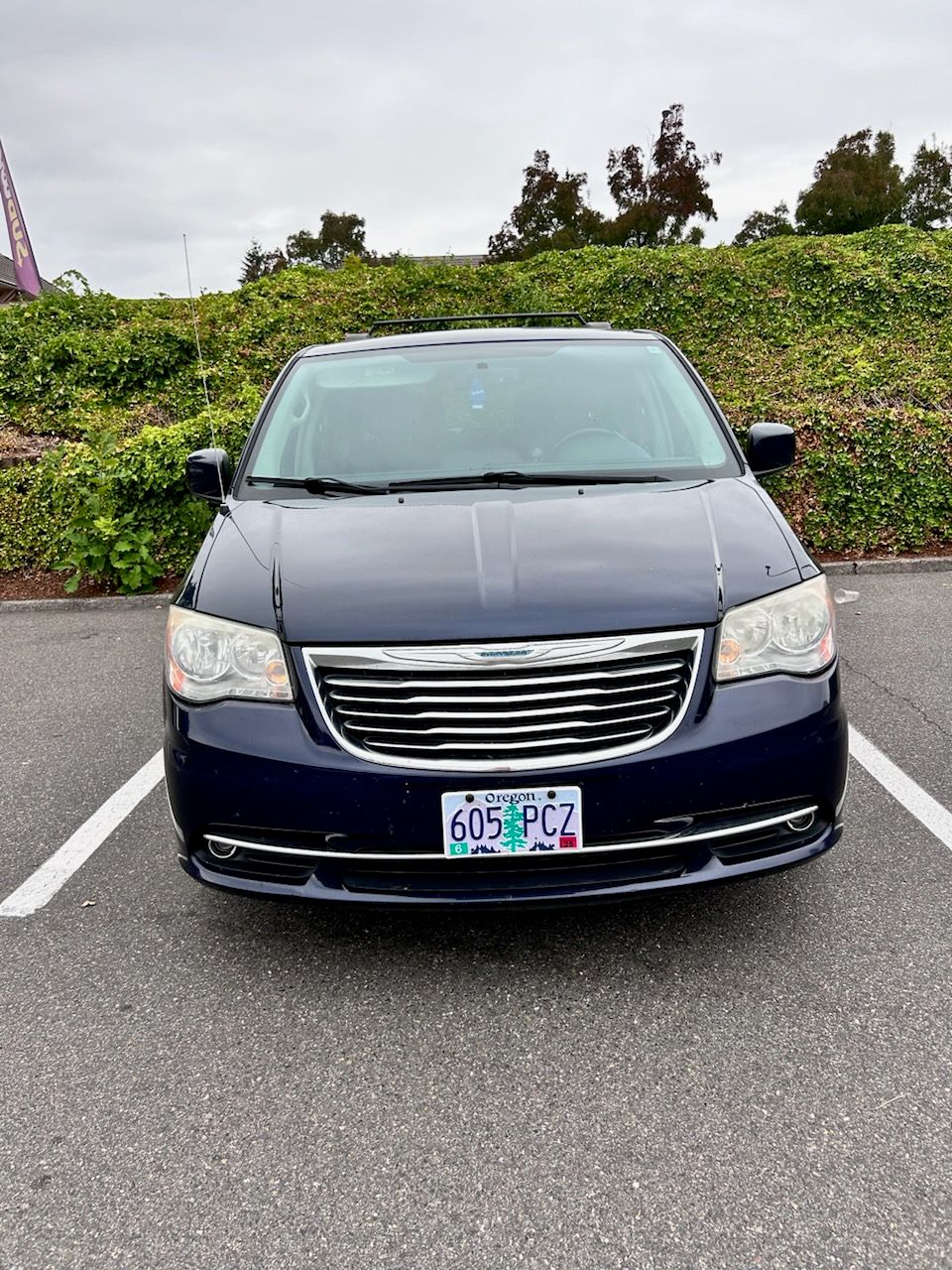 Used 2014 Chrysler Town & Country Touring FWD image 4