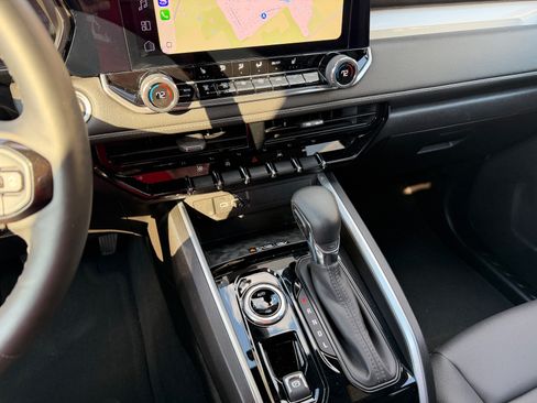 Used 2024 Chevrolet Colorado LT w/ LT Convenience Package III image 24