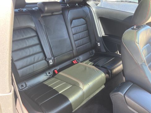 Used 2015 Volkswagen GTI SE FWD image 17