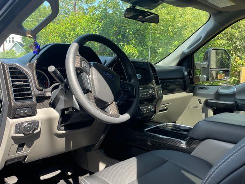 Used 2022 Ford F250 XLT w/ XLT Premium Package image 4