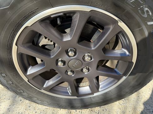 Used 2021 Jeep Gladiator Overland w/ Popular Equipment Package image 11