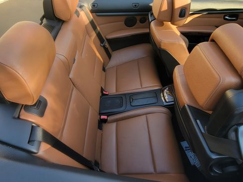 Used 2012 BMW 335i Convertible image 5