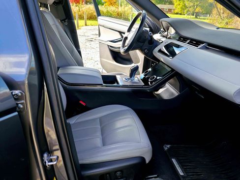 Used 2020 Land Rover Range Rover Evoque SE image 22