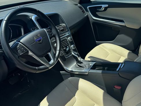 Used 2016 Volvo XC60 T5 Premier w/ Proximity Package FWD image 4