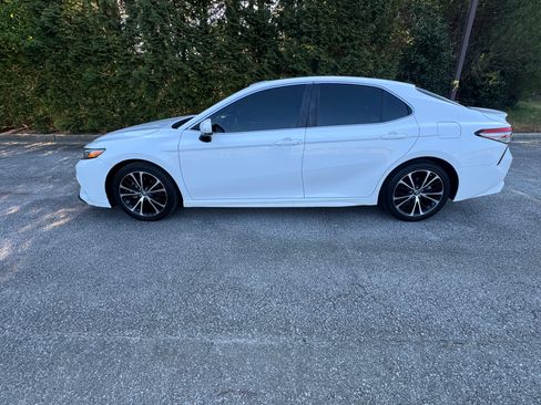 Used 2018 Toyota Camry SE w/ Moonroof Package image 5