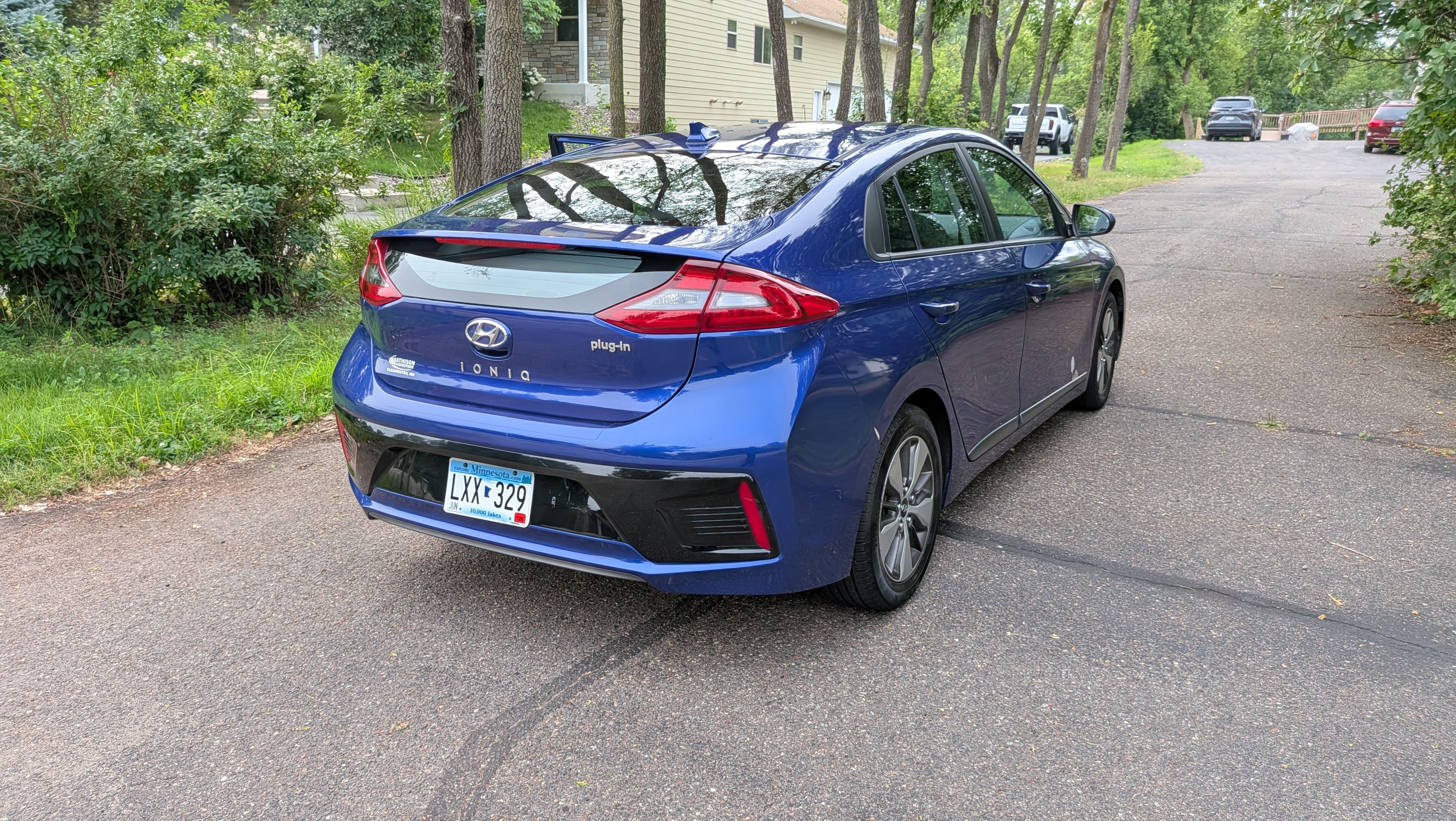 Used 2019 Hyundai Ioniq Plug-In Hybrid FWD image 2