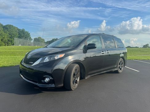 Used 2014 Toyota Sienna SE w/ SE Premium Package w/Entune FWD image 1