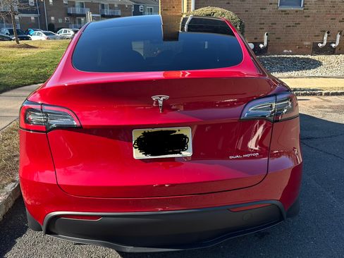 Used 2023 Tesla Model Y Long Range image 2
