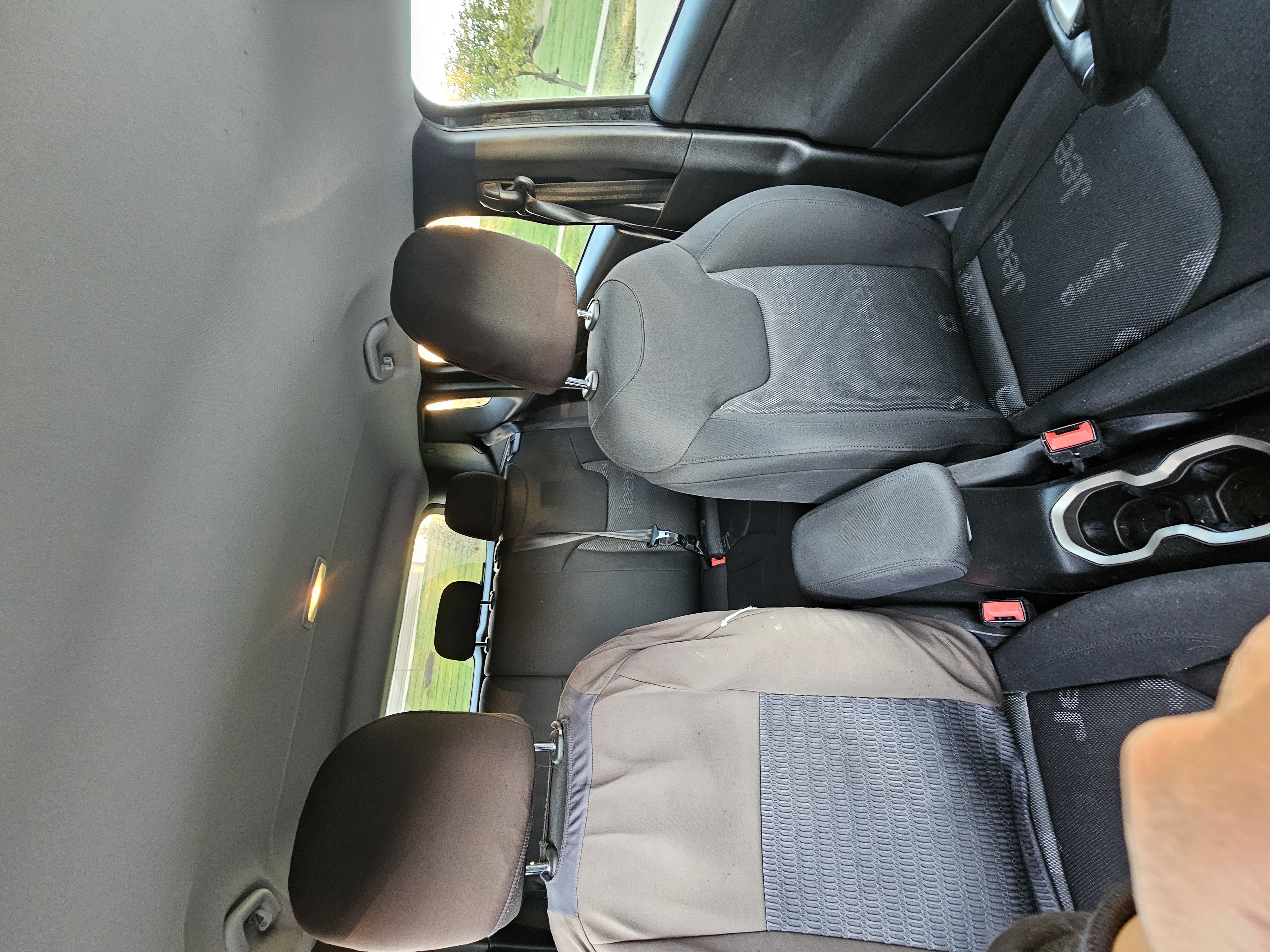Used 2016 Jeep Renegade Latitude FWD image 27