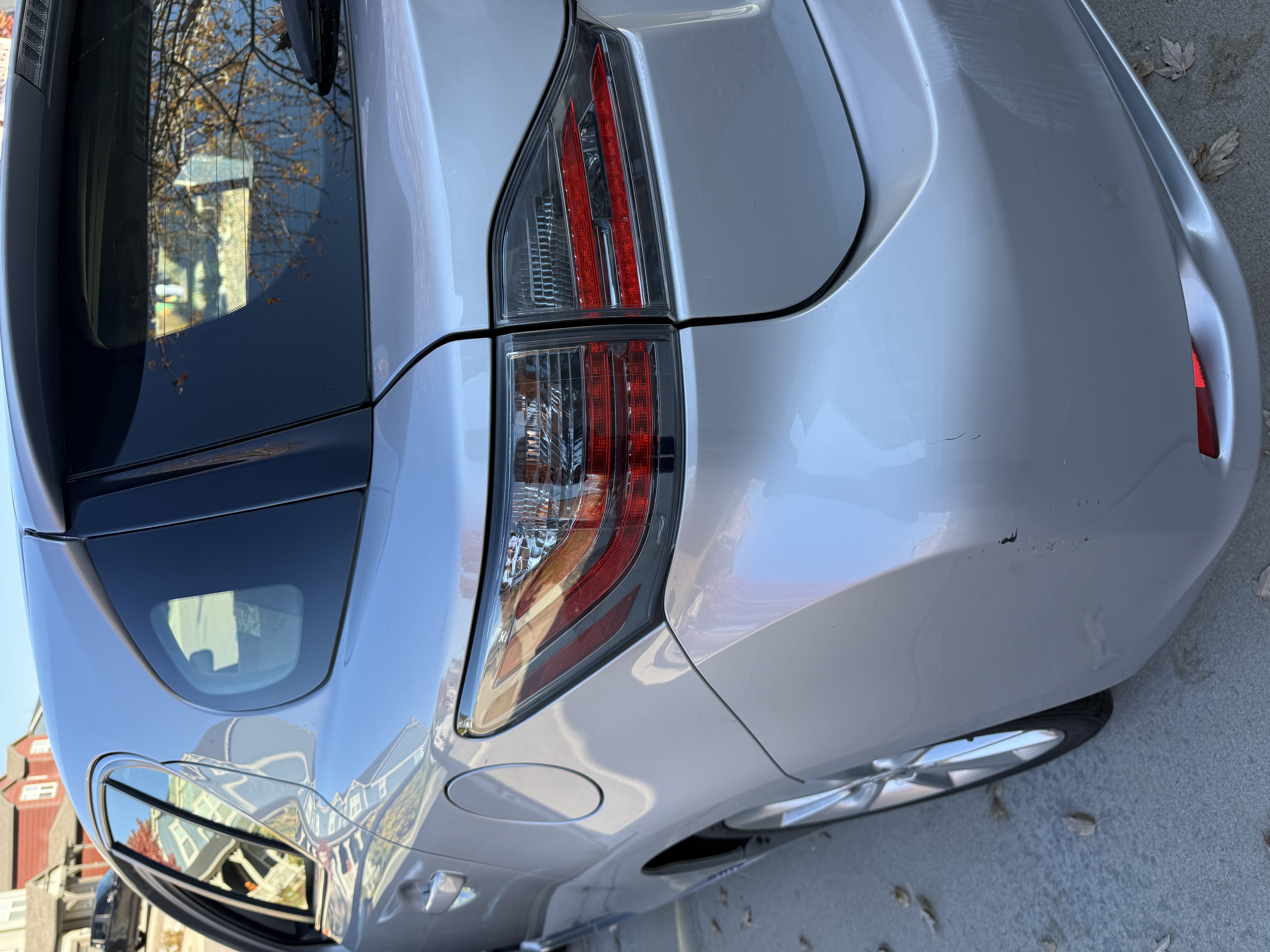 Used 2011 Lexus CT 200h Premium w/ Premium Audio Pkg FWD image 9